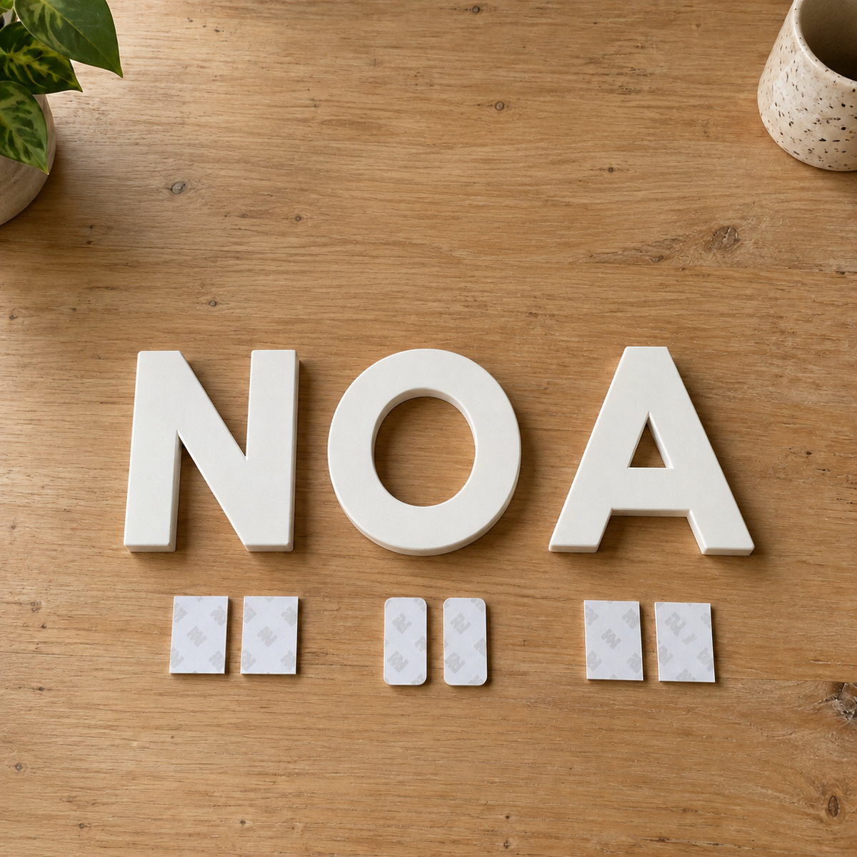 Letras 3D blancas NOA con pegatinas de doble cara para el montaje